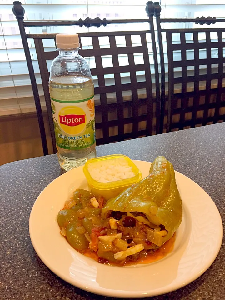 Stuffed Pepper 
Ground beef, raisins, boiled eggs, onions, tomatoes, garlic.|FitMomDoc19さん