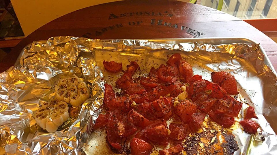 Oven roasted tomatoes & garlic|Antonia Ellisさん