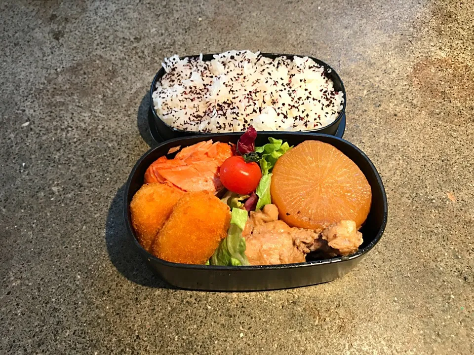 Snapdishの料理写真:手羽先煮込み 弁当|myusicさん