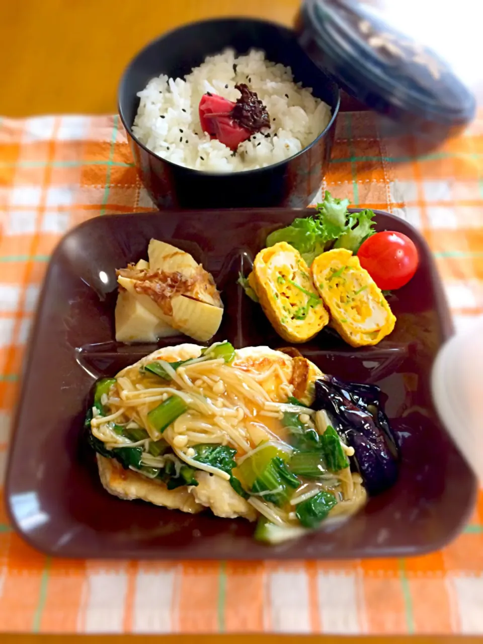 ジジ弁当🎶
豆腐ハンバーグ えのき小松菜あんかけ
豆苗カニカマの卵焼き
筍の土佐煮|BooBooさん