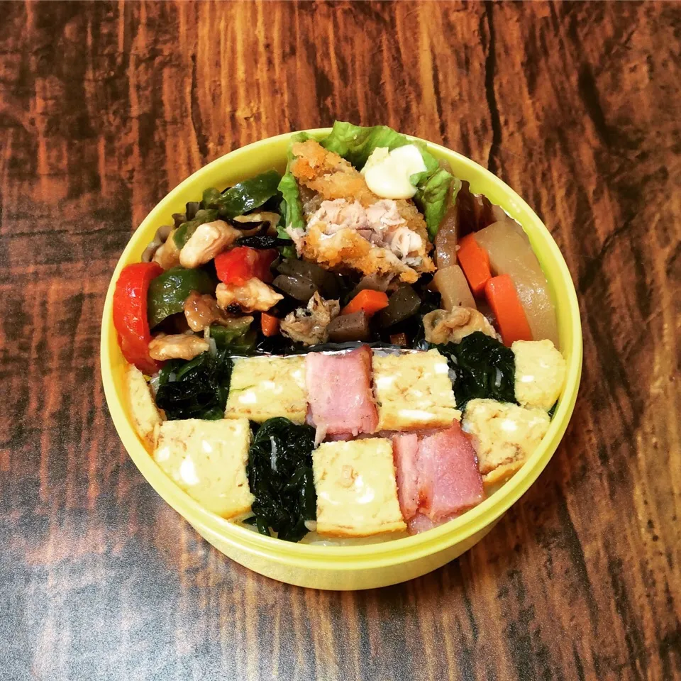 Snapdishの料理写真:カラフルモザイク丼でお花見弁当🌸|夢ーテルさん