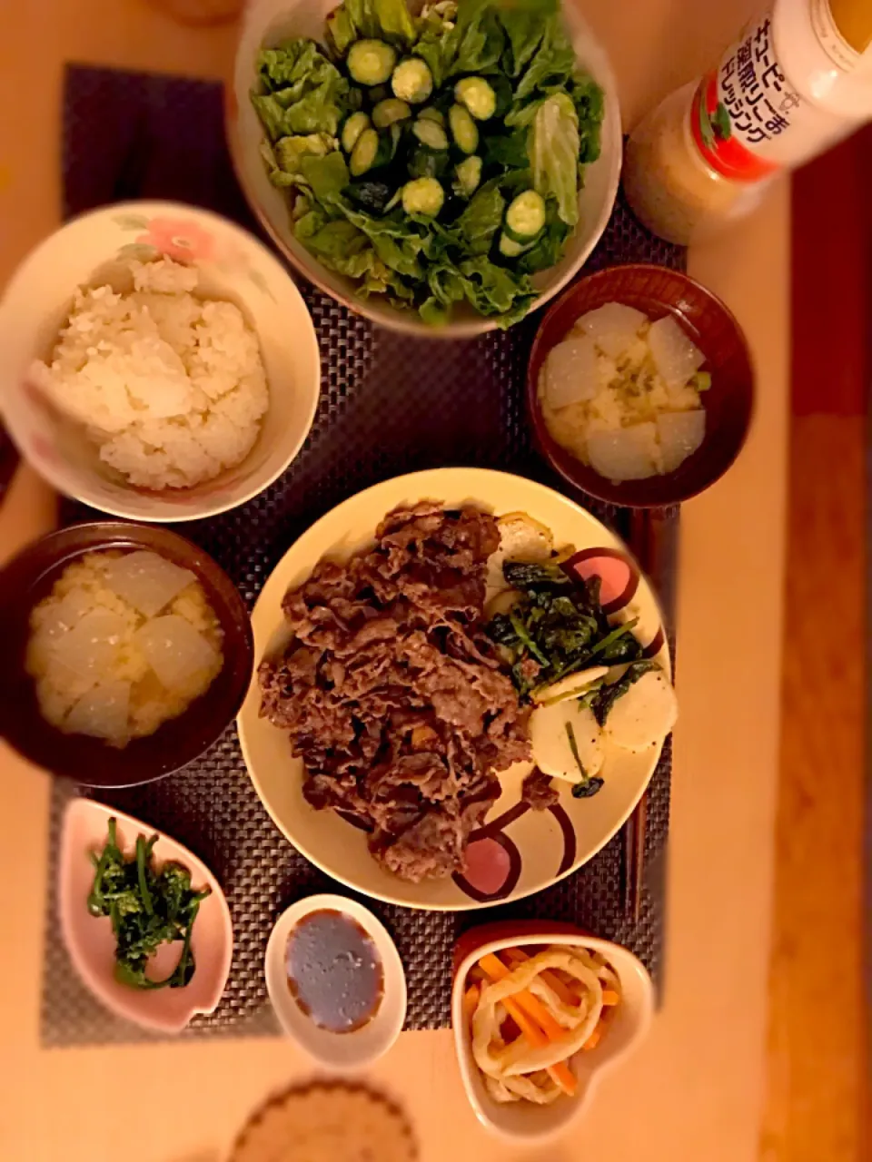 牛肉、ほうれんそう、かぶのソテー🌷切り干し大根🌷菜の花の辛子和え🌷大根のお味噌汁🌷サラダ|なちゃんさん