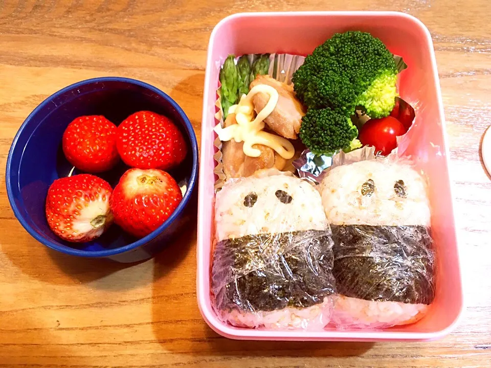 Snapdishの料理写真:俵おにぎり
マヨチキンのお弁当|まるさん