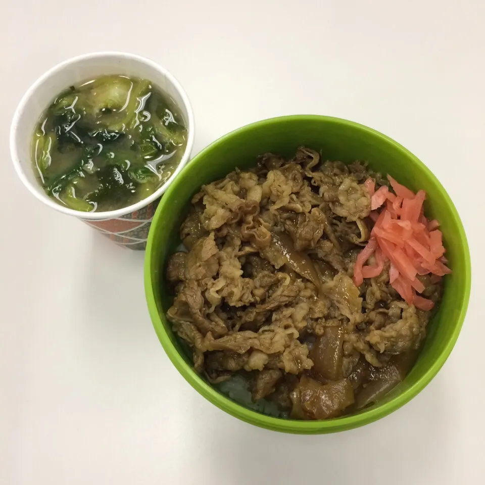 Snapdishの料理写真:弁当（牛丼、味噌汁）|SasaMasa213さん