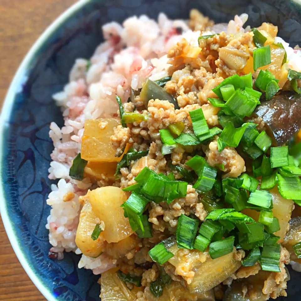 大根消費🌿麻婆大根と黒米の丼|わたげさん