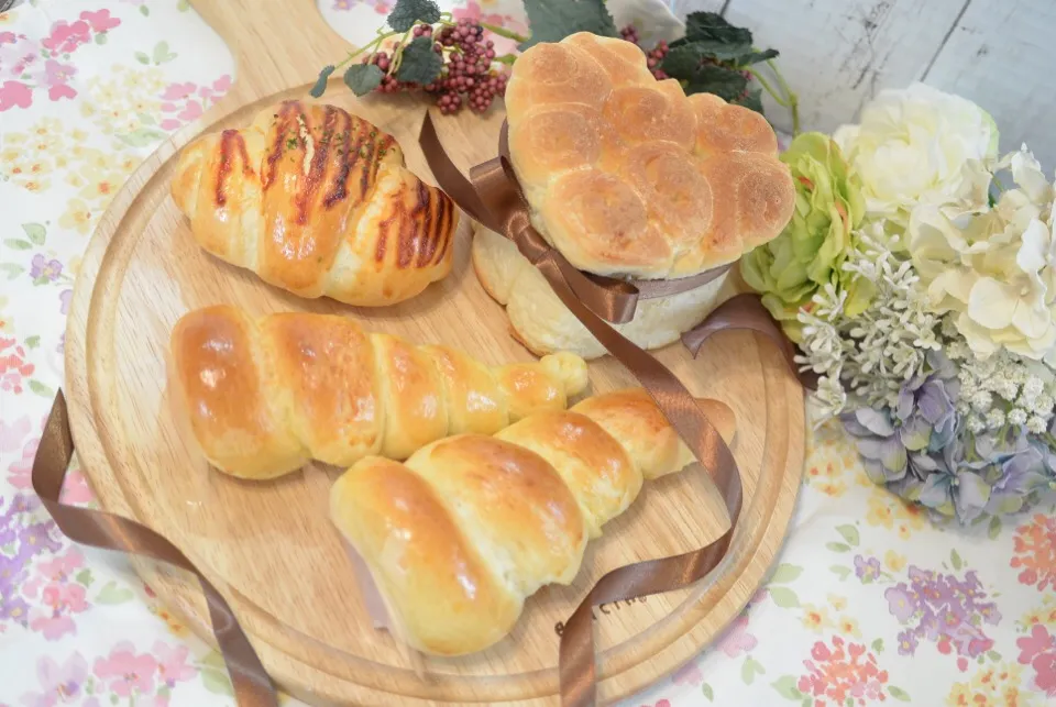 イチゴコロネ ウインナーロール ハート食パン|fleur ❁︎⑅*さん