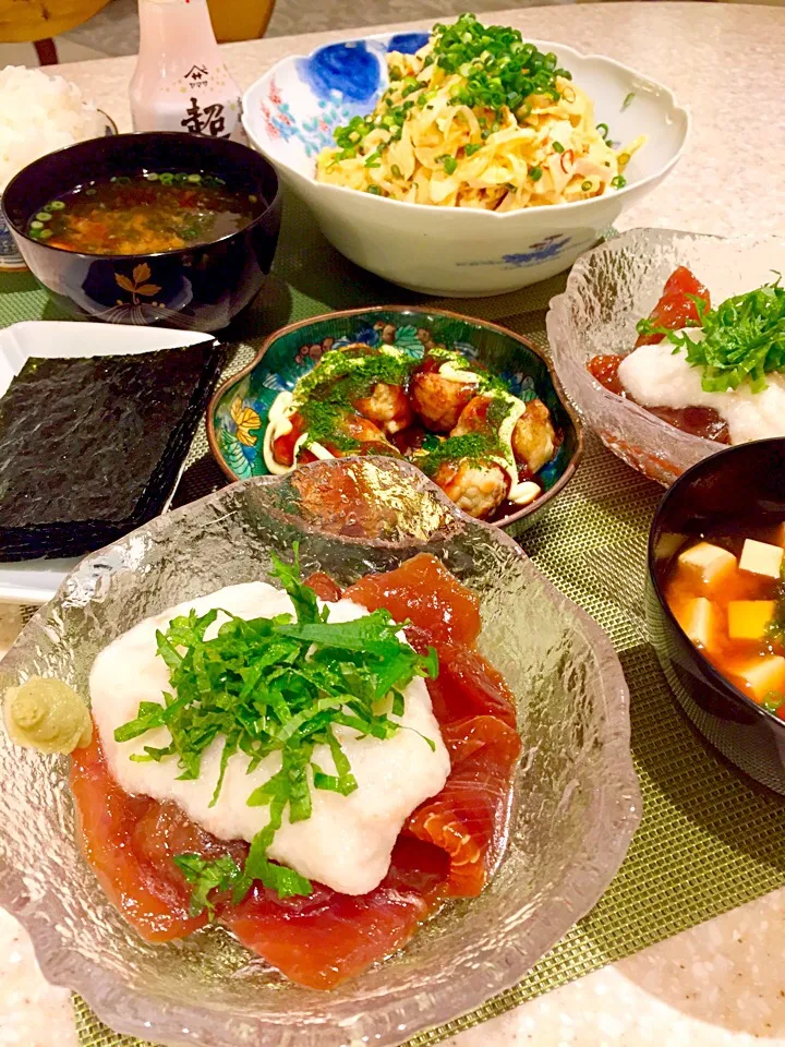 マグロの漬けとろろぶっかけ&鶏ハム新玉ねぎサラダ🥗|Mayumiさん