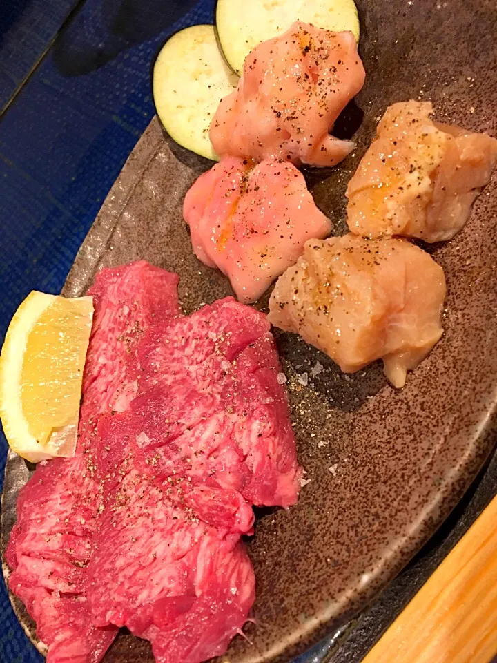 Snapdishの料理写真:焼肉
ってアカミがねぇ^ ^
塩タン、赤セン、上ミノ。|saturnさん