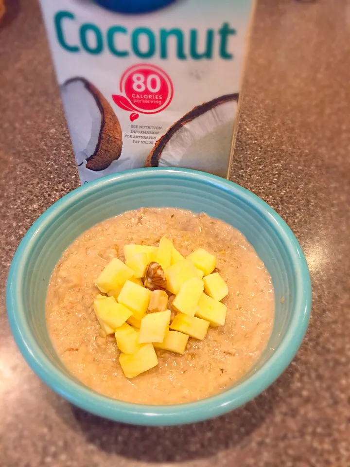 Oatmeal, coconut milk, walnuts, apples, cinnamon, stevia|FitMomDoc19さん