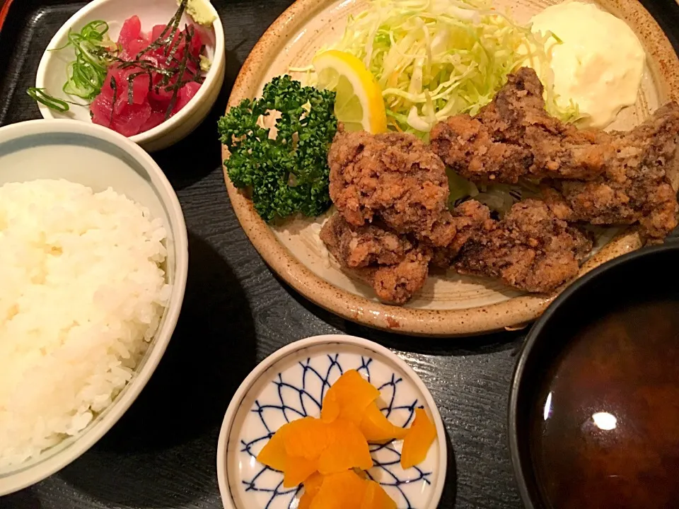 名古屋駅地下街🚉エスカの鮪小屋本店のマグロ唐揚げ定食🐟|まっつー🐾さん