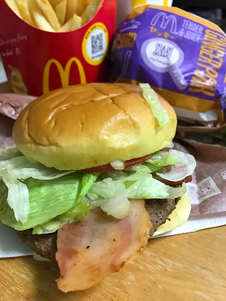 グランクラブハウスバーガー🍔

ヤッキーも😁|るみおんさん