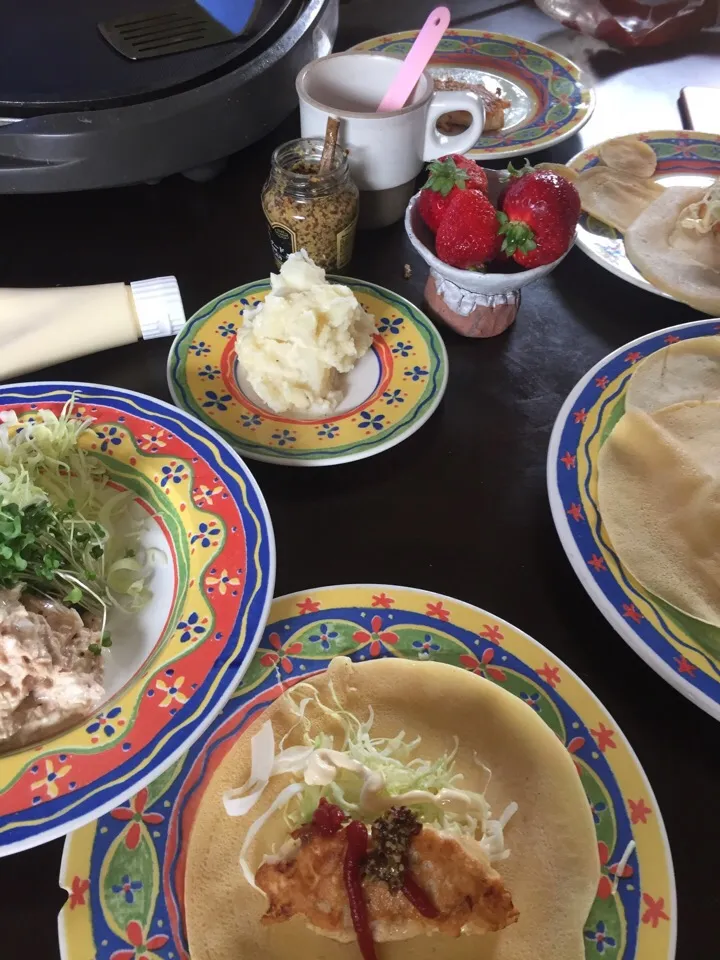 Snapdishの料理写真:孫たちとgingerクレープ朝ごはん☕️☕️☕️|麦チョコさん