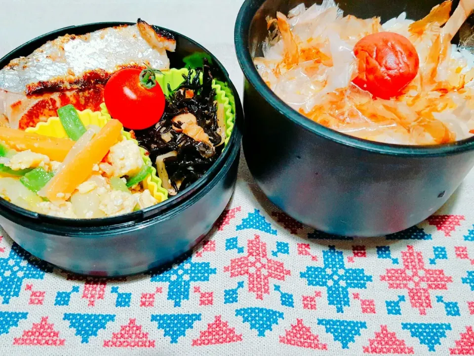 お弁当。ひじきと西京焼きと卵野菜炒め。ぬくくなってきたからお味噌汁はいったんおやすみです。|エリカさん