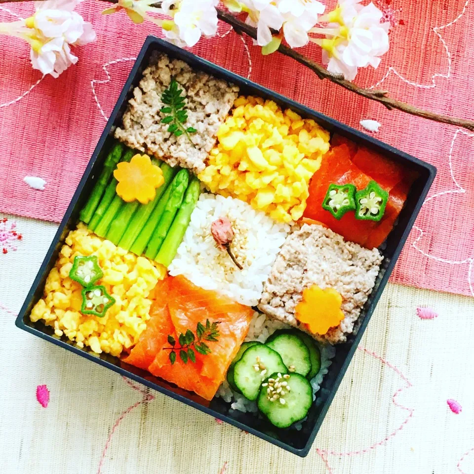 お花見モザイク弁当🌸|もなかさん