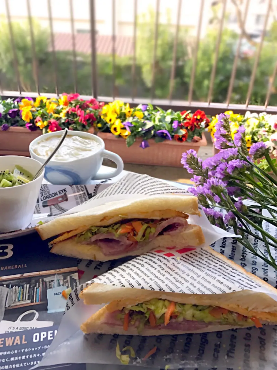 私は仕事DE
夫はひとりおうちでランチ☕️🍞🍴|シュトママさん