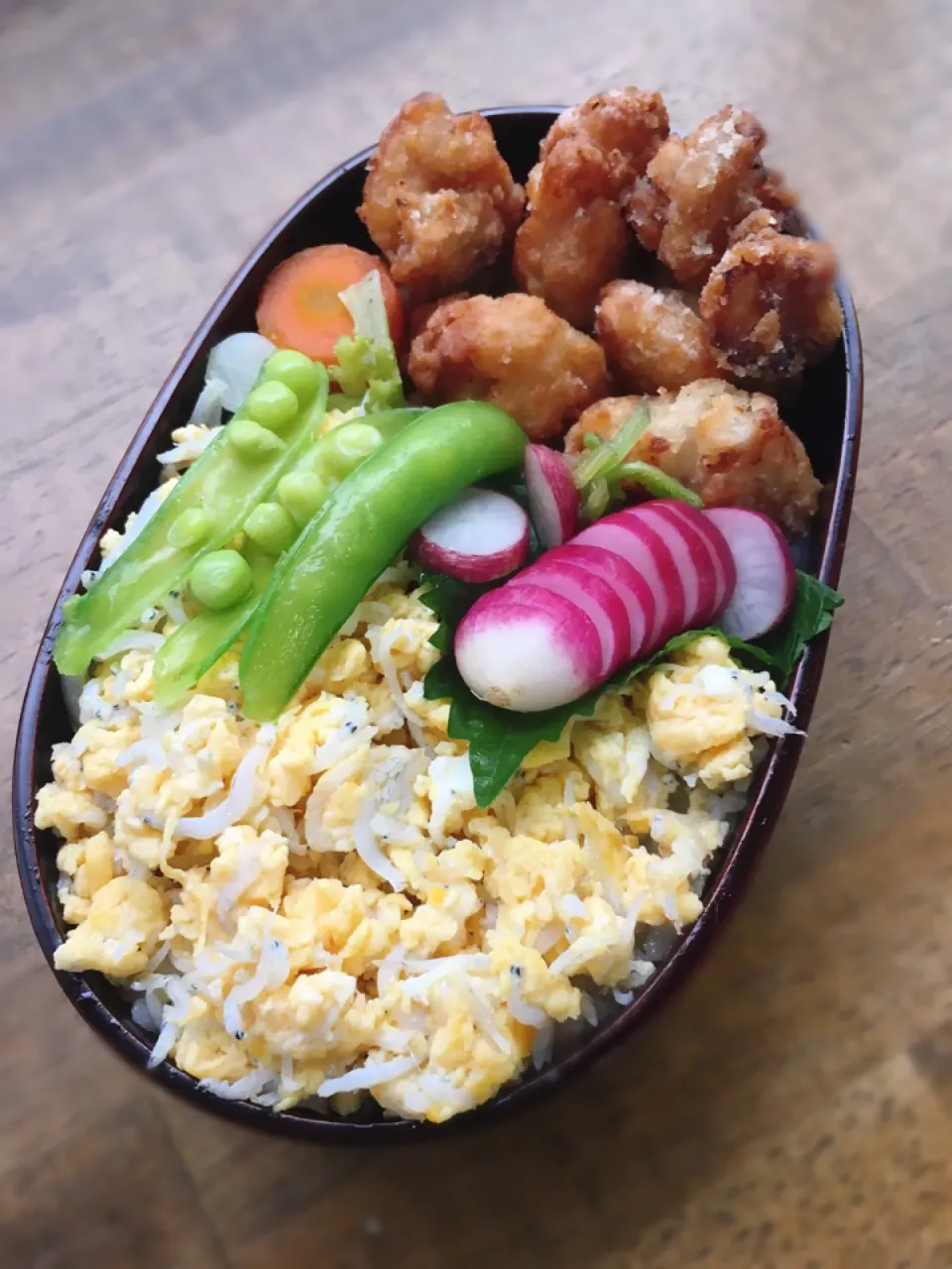 Snapdishの料理写真:今日のお弁当
・しらす入り炒り卵
・塩麹で唐揚げ
・抜き菜の蒸し野菜
・姫大根の浅漬け|akiさん