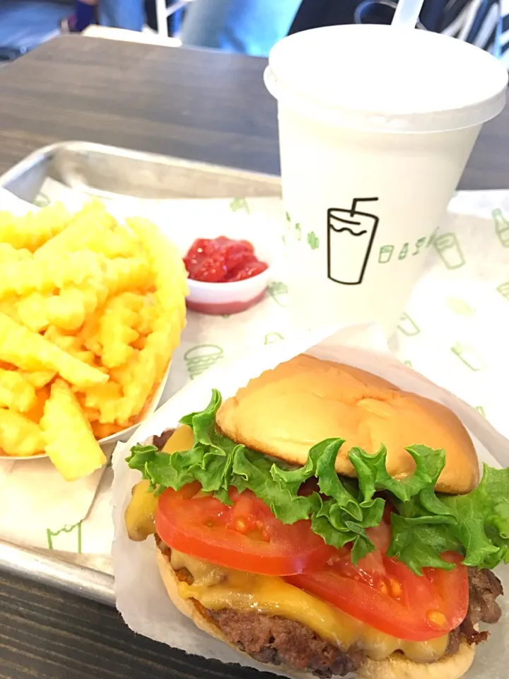 SHAKE SHACK|T’s lanaiさん