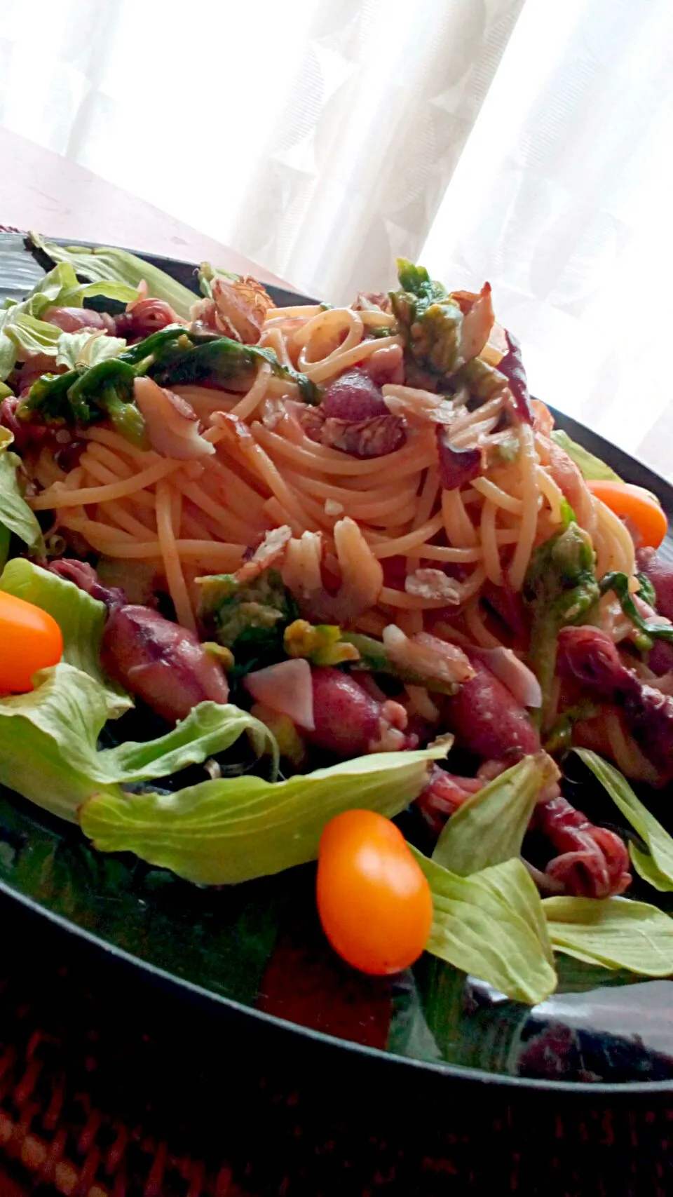 Snapdishの料理写真:ふきのとうとホタルイカの味噌ペペロンチーノ😋🍝✨
モニターでいただいた料亭の味液味噌を使い春のパスタ。
パスタ茹でるとき塩あまり入れないで味付けは料亭の味のみ。まろやかで美味し～新しい味のパスタになりました😆🎵|アイさん