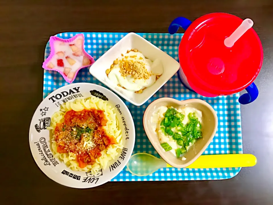 4/6❁息子離乳食dinner🍴
ミートソースパスタ🍝
おくら出汁豆腐
きな粉ヨーグルト
いちごプリン🍮🍓|つんさん