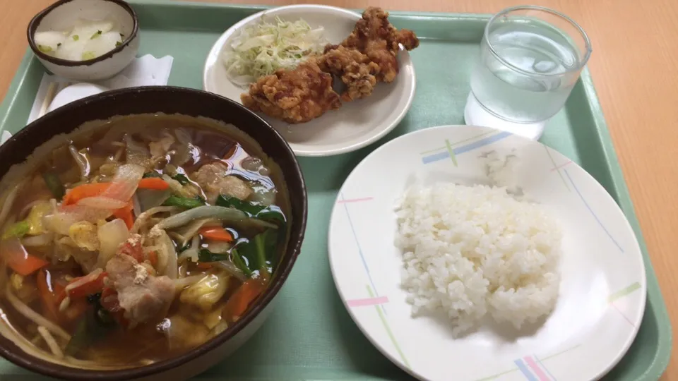 Ｂ定食（野菜ラーメン、唐揚げ、半ライス） ６１０円|おっちさん