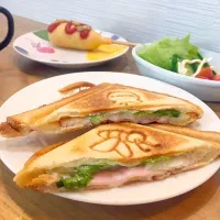 ハムとレタスとチーズのホットサンド
ランチ|まるさん