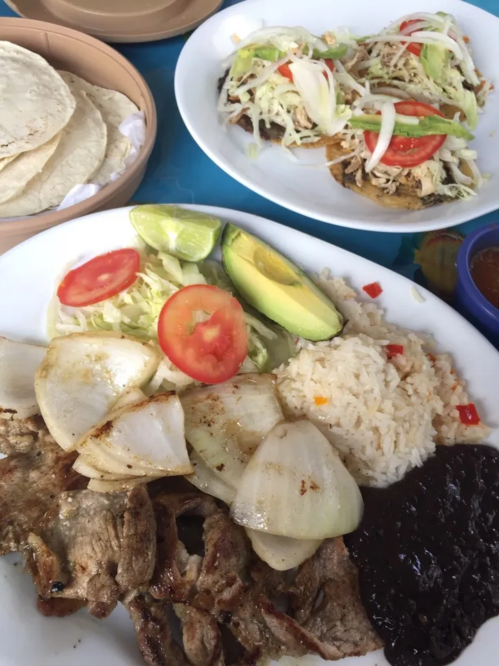 カンクンにて、メキシコ料理🇲🇽|江里子さん