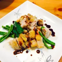 Snapdishの料理写真:鶏もも肉のソテー バルサミコ酢がけ

#バルサミコ酢|あいぼんさん