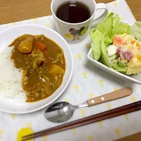 今日の晩御飯！カレーライスと具沢山ポテトサラダ|あづちょさん