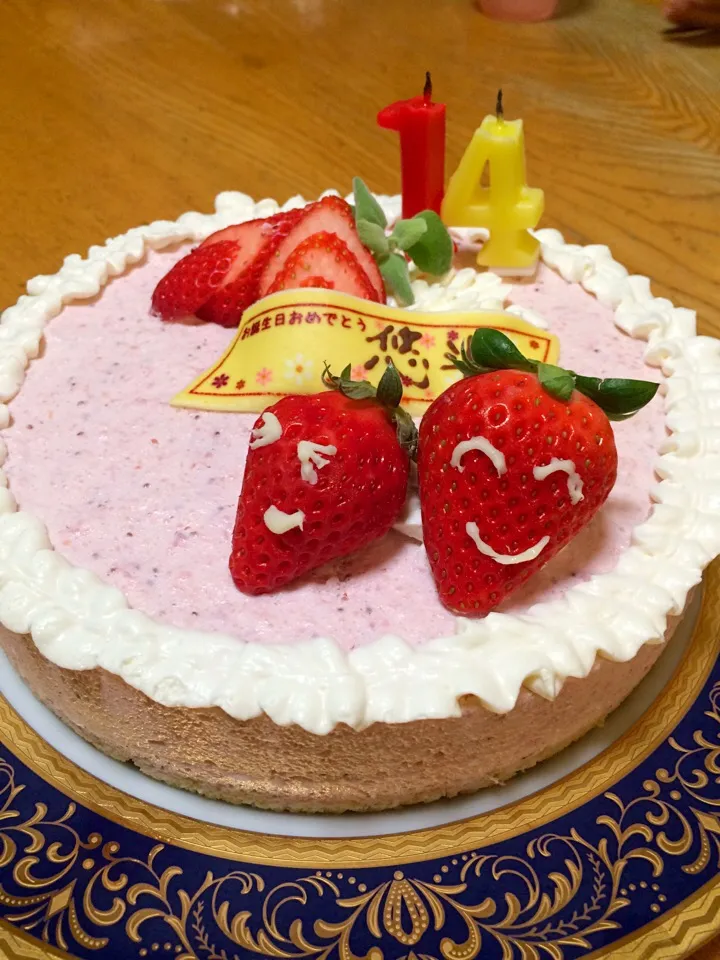 次男くんの誕生日ケーキ。
いつもリクエストで、ババロアになっちゃう。|りょうさん