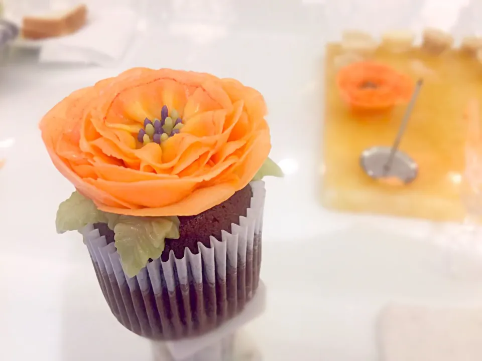 buttercream cupcake，flower piping🌸|Fat Bunny Kingさん