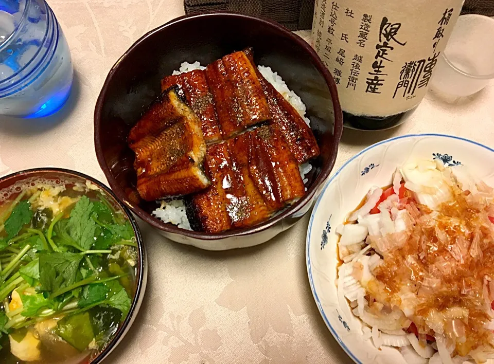 鰻丼 新玉ねぎワカメかきたま汁 トマト新玉ねぎサラダ|Junko Tominagaさん