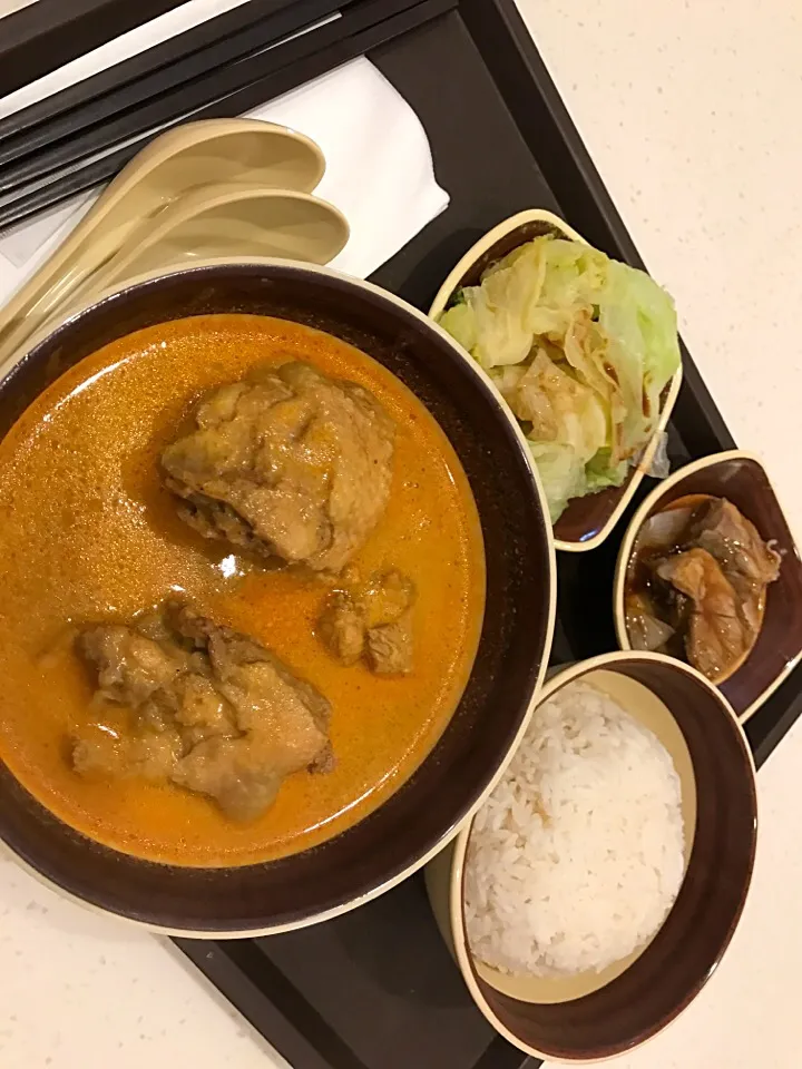 Snapdishの料理写真:シンガポール チキンカレー|erindaさん