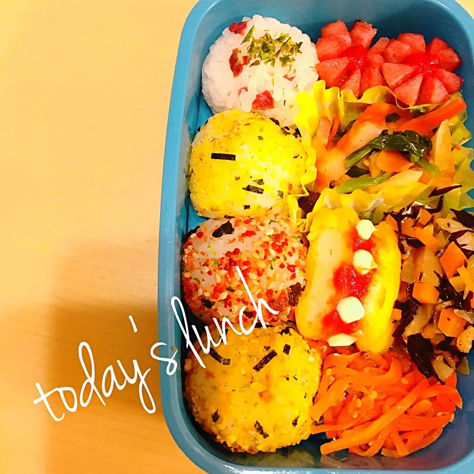 #お弁当#おにぎり#ひじき煮#にんじんしりしり#チキンナゲット#小松菜バター醤油|中尾 佳那さん