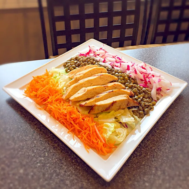 Grilled chicken and lentils with fresh salad 🥗|FitMomDoc19さん