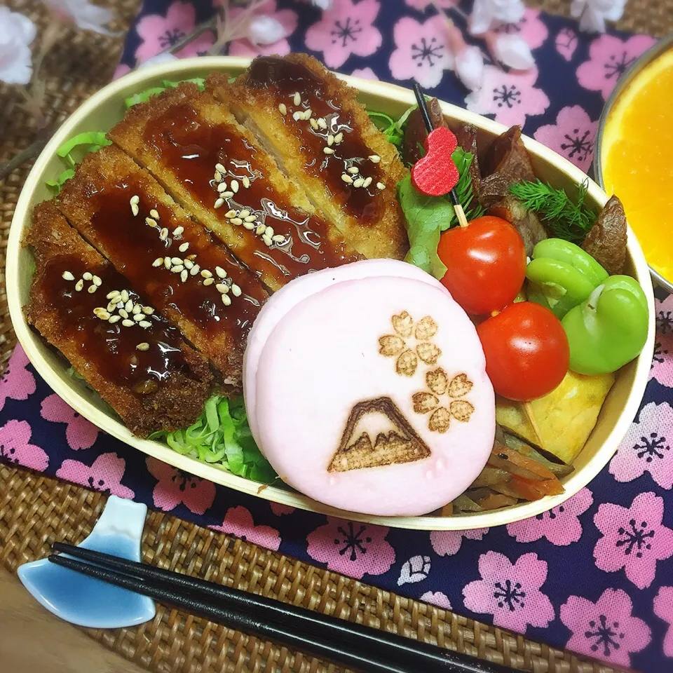 春のとんかつ弁当🌸🗻|@mayuさん