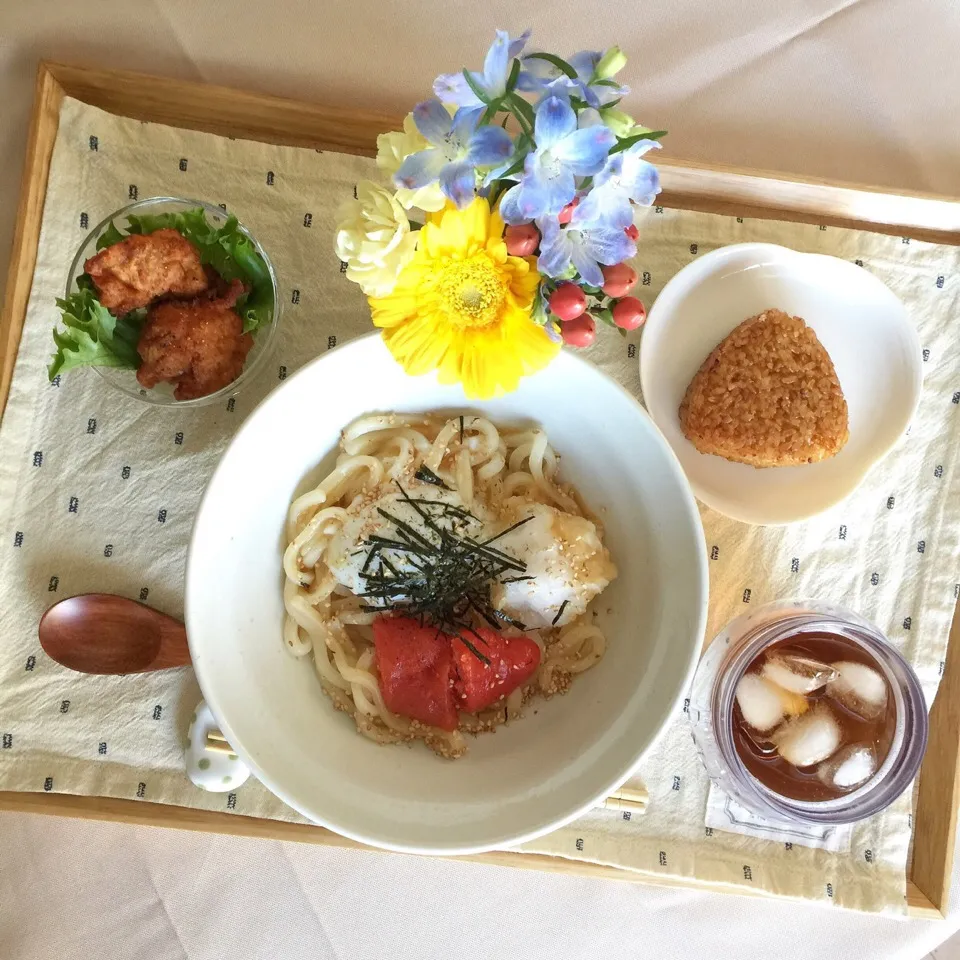 Snapdishの料理写真:4/7❤︎娘の晩ごはん❤︎温玉のせぶっかけ柚子おろし明太子うどん❤︎|Makinsさん