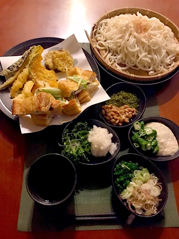 Tempura Udon of yamato sticky yam,natto,okra,grated radish&harb🌿ねばx2&さっぱり薬味天麩羅うどぉん Grilled Deep-fried tofu🔥栃尾の油揚げ|🌈Ami🍻さん