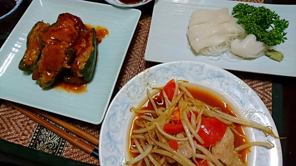 イカそうめん&ピーマンの肉詰め&もやしとトマトバタポン|まぐろさん