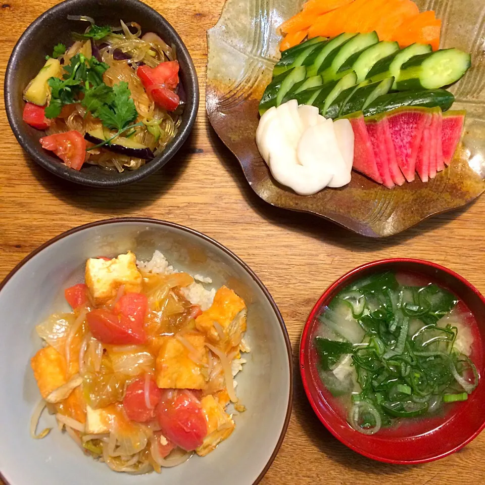 vegan グルテンフリー シュガーフリー
トマトと厚揚げのあんかけ丼
春雨サラダ
ケールの味噌
糠漬け|makiko_aさん