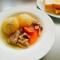 Snapdishの料理写真:牛肉とまるごと玉葱スープ|akinaさん