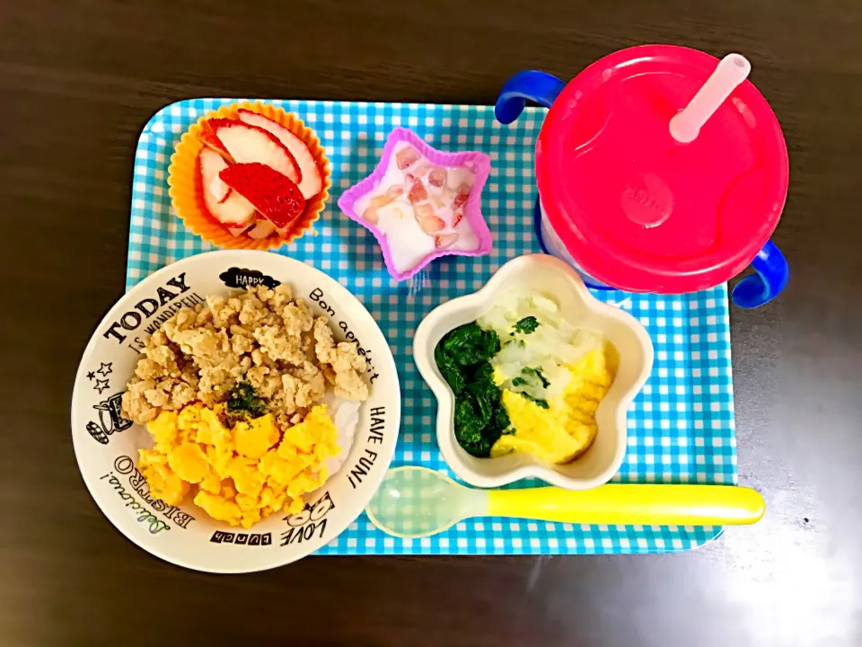 4/7❁息子離乳食 dinner🍴
鶏そぼろ卵黄丼🐣
ほうれん草コーンポテト🌽
いちごプリン🍮🍓|つんさん