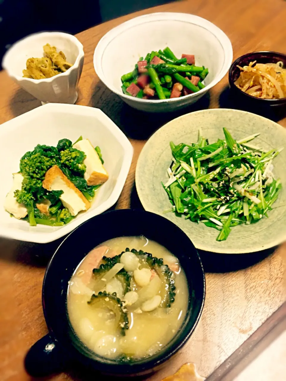 今日のシホ食堂！

お味噌汁には手作り白味噌と麦味噌で合わせ味噌に！
アスパラベーコンオイスターソース炒めには、ベトナムで買ってきたレモン塩使用。サラダには手作り柚子胡椒！
何だか手作り増えてきた

#菜の花と厚揚げの煮浸し
#水菜と塩昆布とシラスのサラダ柚子胡椒風味
#アスパラベーコンオイスターソース炒め
#ブロッコ|Shiho Nakayamaさん