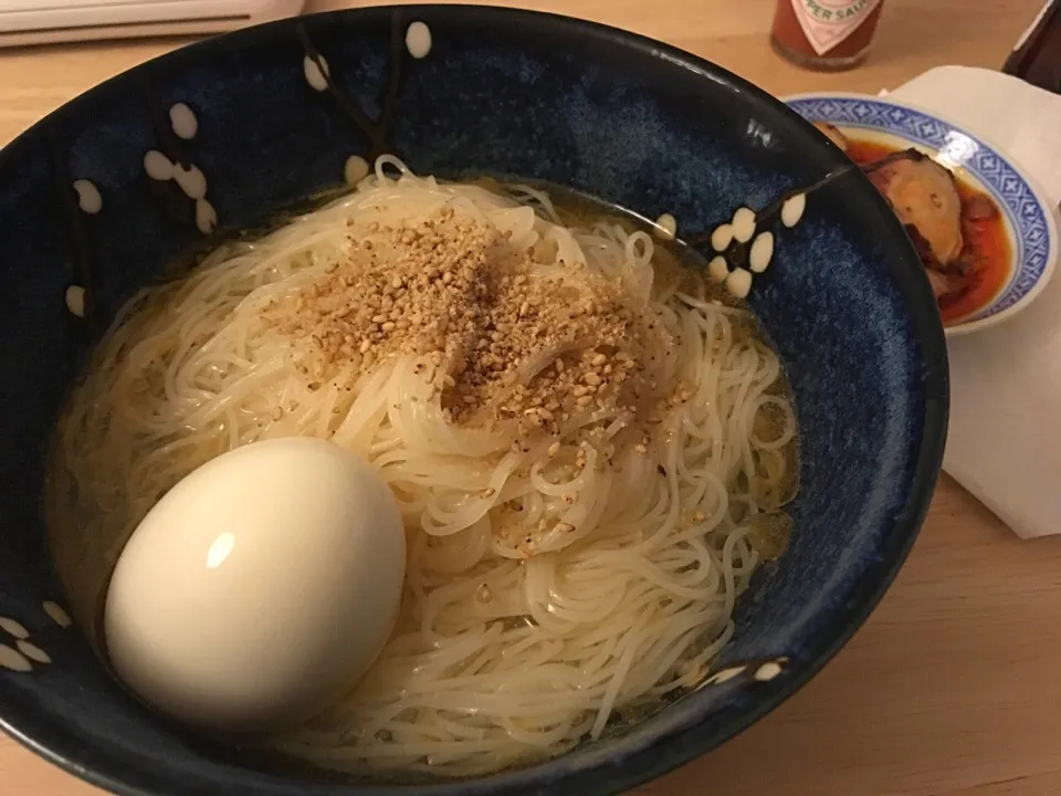 Snapdishの料理写真:ぶっかけごま塩そうめん|りんごさん