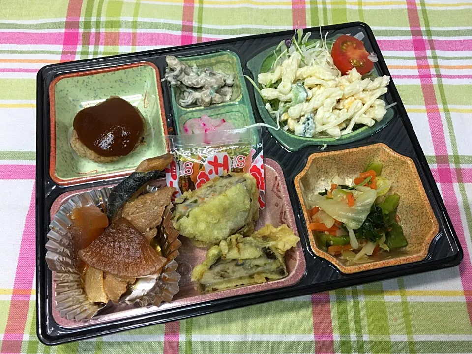 Snapdishの料理写真:お任せメニュー 日替わり弁当 豊川市宅配|Naokazu Kuritaさん