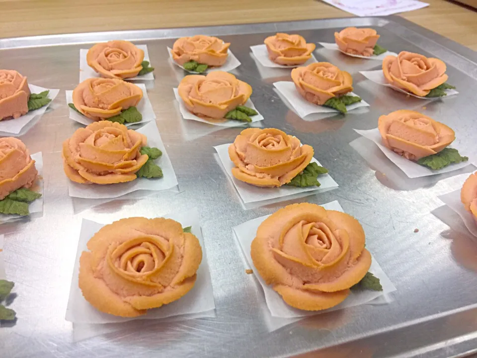 Snapdishの料理写真:Rose cookies made of bean paste|Fat Bunny Kingさん