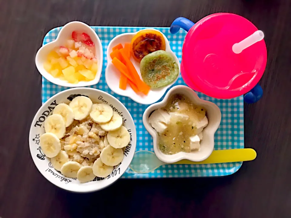 Snapdishの料理写真:4/8❁息子離乳食 朝ごはん☀️
バナナオートミール粥
ひらめの和風あんかけ豆腐
青のりじゃがおやき
かぼちゃおやき
にんじんスティック🥕
いちご&りんご🍎|つんさん