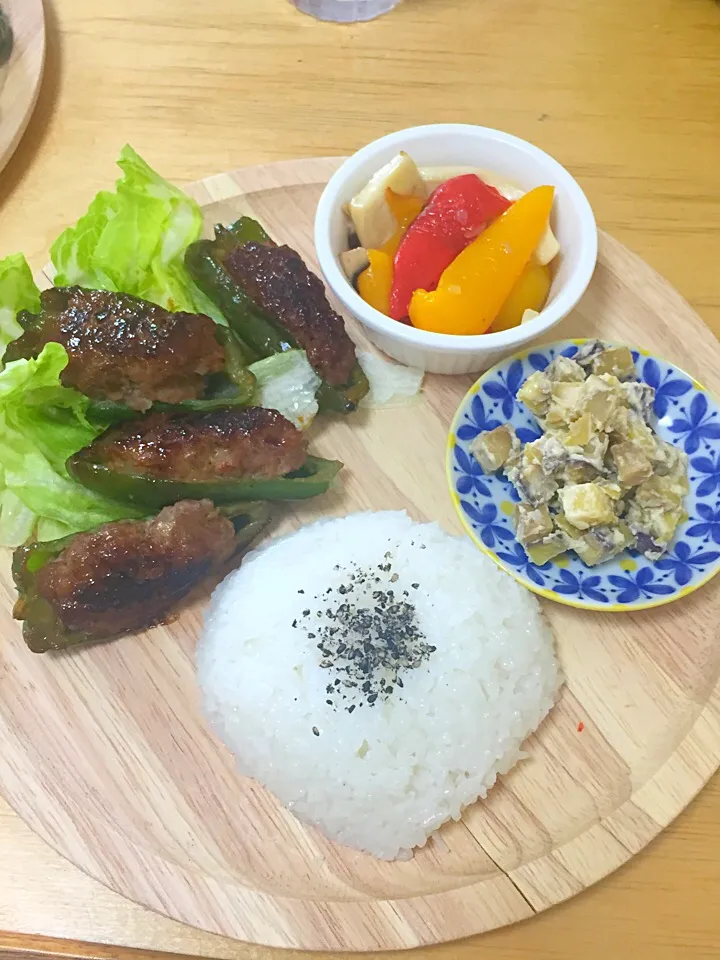 ワンプレートランチ

ピーマンの肉詰め
パプリカとえりんぎのマリネ
さつまいもの濃厚サラダ|ひまわりさん