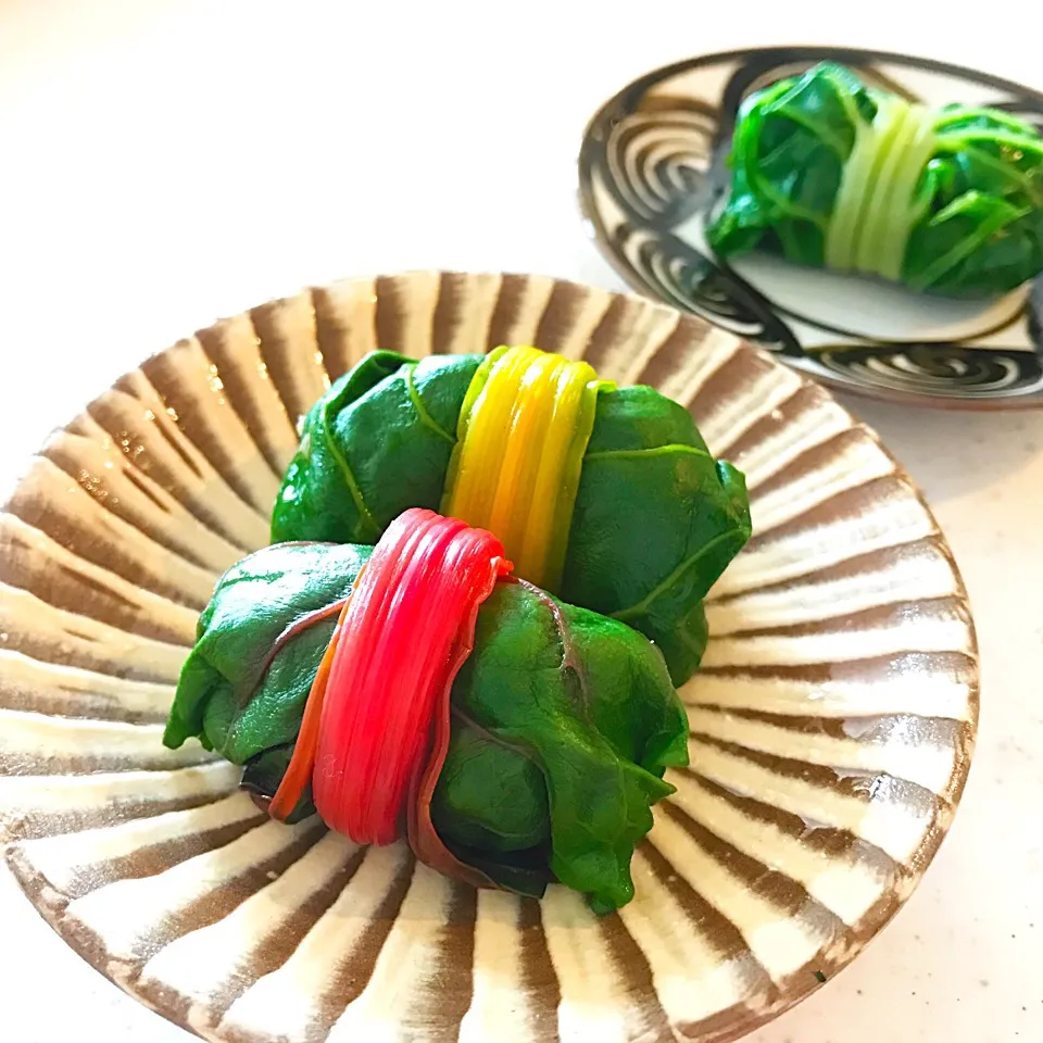 Snapdishの料理写真:Swiss chard Sushi rolles 寝かせ玄米のスイスチャード巻き #healthy #vegetarian #vegan #sushi|kaoriさん