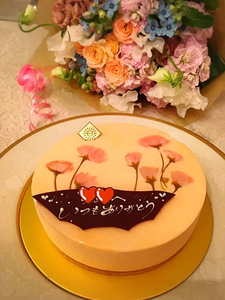 Snapdishの料理写真:モンサンクレールのさくらケーキ♪
塩漬け桜と餡子の品の良い甘さです！|72roseさん