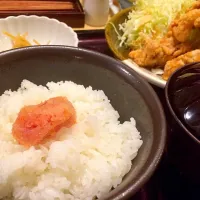 Snapdishの料理写真:#外食 #明太子 #唐揚げ定食|なべちゃんさん